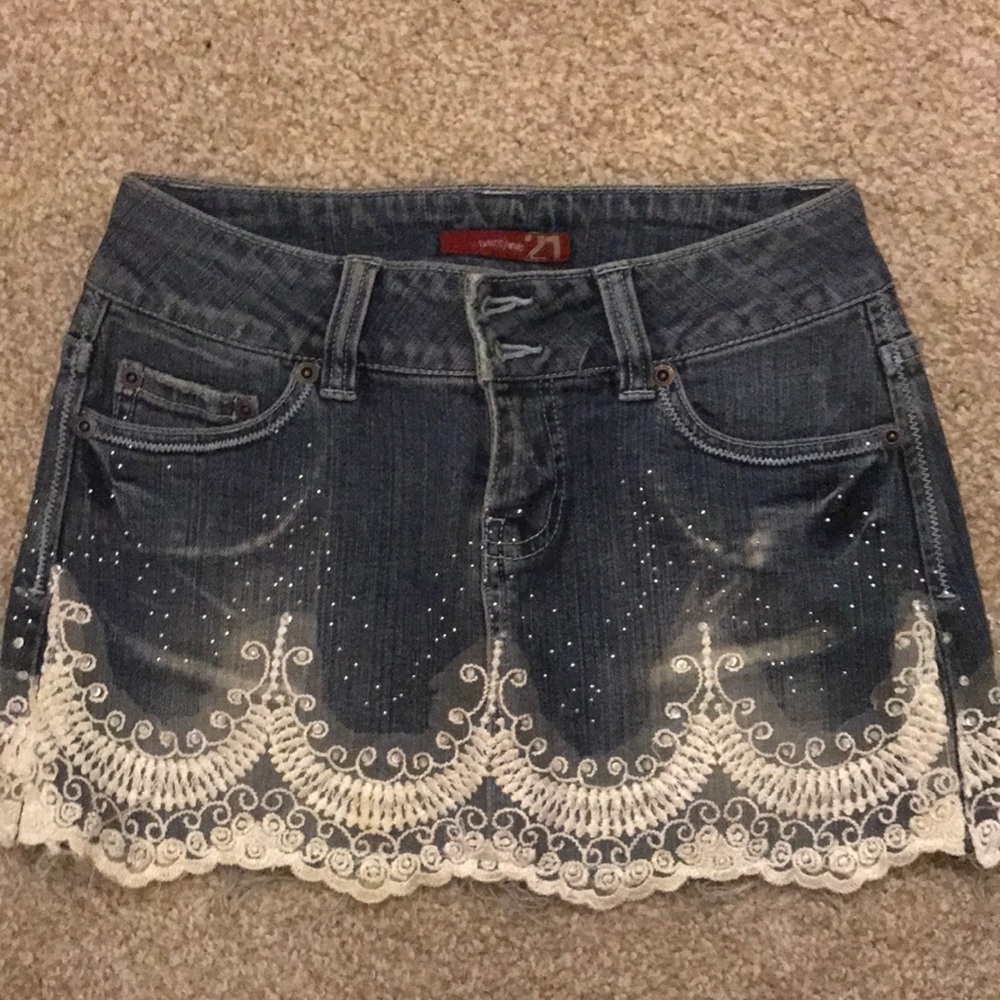 Embellished Jean skirt. 🌸